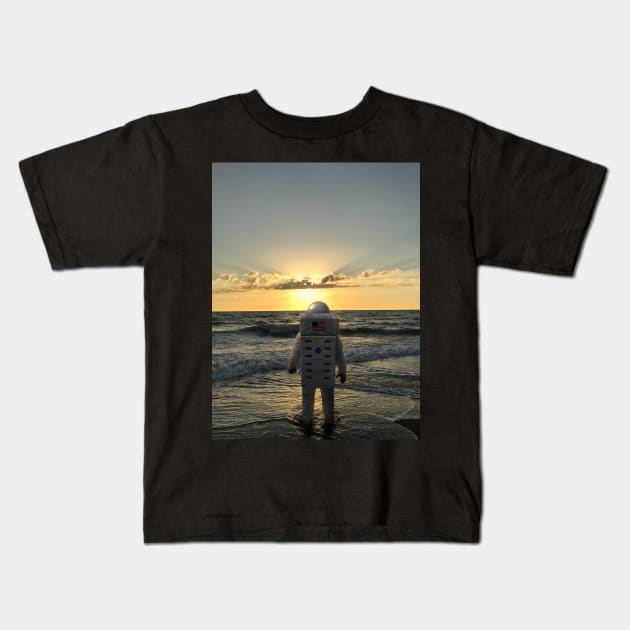 Far from Home (Astronaut version) Kids T-Shirt by Fanbros_art